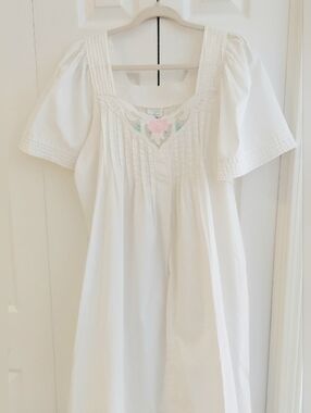 Gilligan & O'Malley Nightgown, Size Large, White, Embroidered Neckline, Cotton